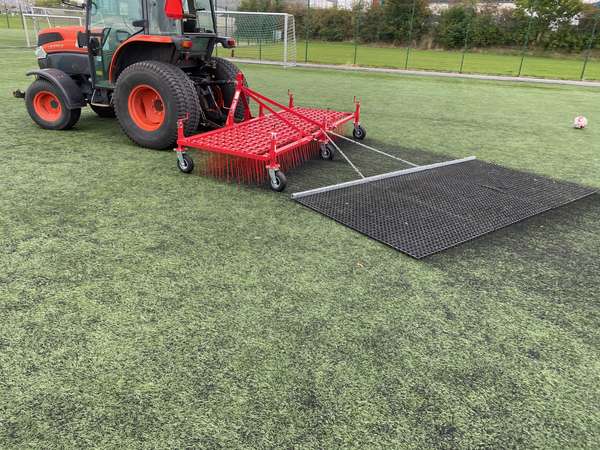SPIN-Rake for synthetic turf
